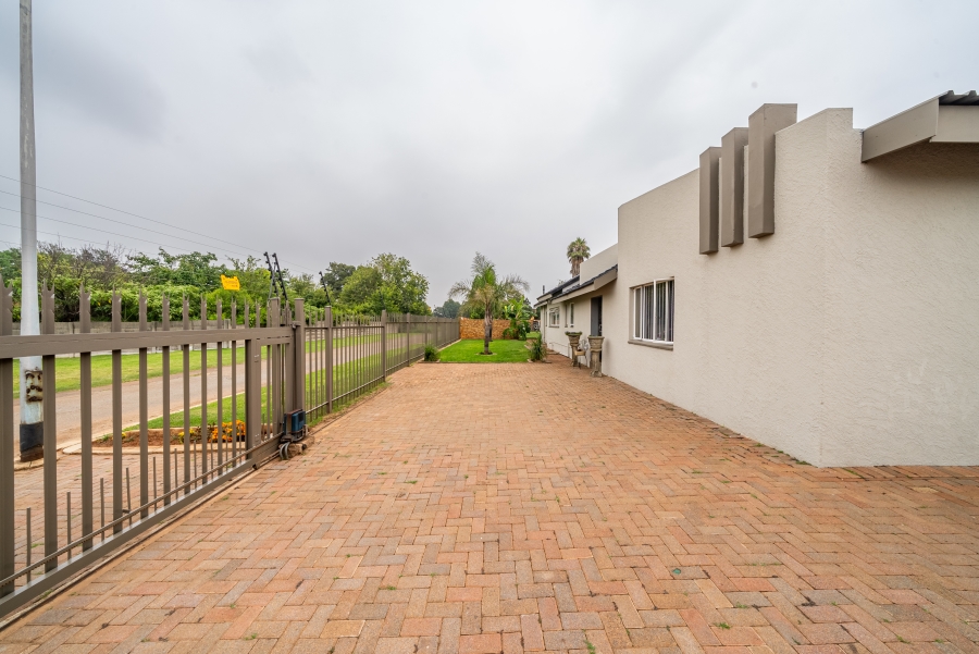 5 Bedroom Property for Sale in Kenleaf Gauteng