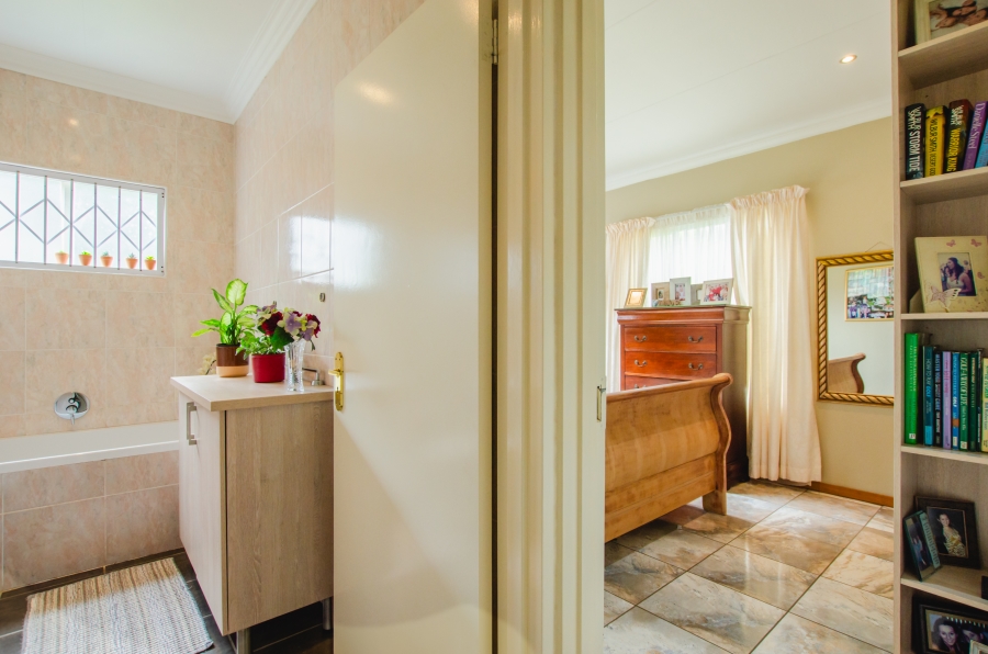 5 Bedroom Property for Sale in Rynfield Gauteng