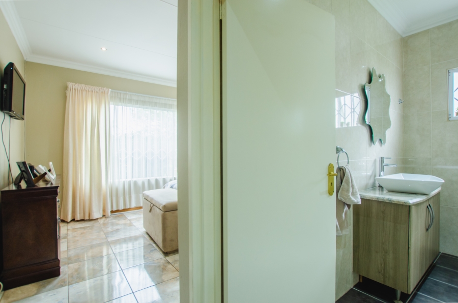 5 Bedroom Property for Sale in Rynfield Gauteng