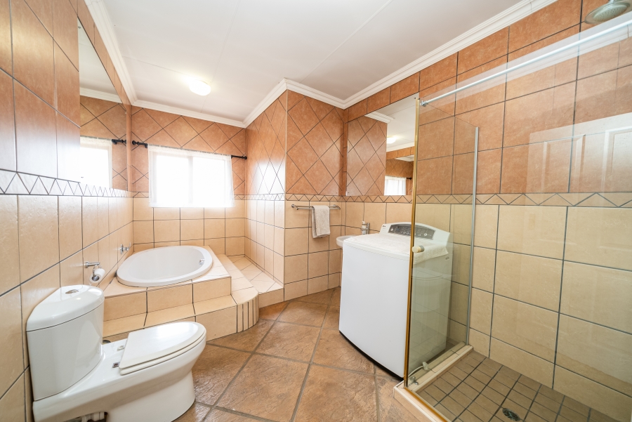 4 Bedroom Property for Sale in Sonneveld Gauteng