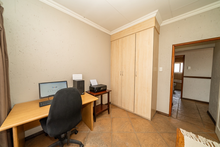 4 Bedroom Property for Sale in Sonneveld Gauteng