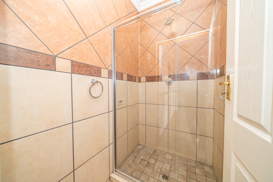 4 Bedroom Property for Sale in Sonneveld Gauteng