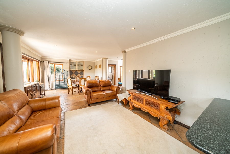 4 Bedroom Property for Sale in Sonneveld Gauteng