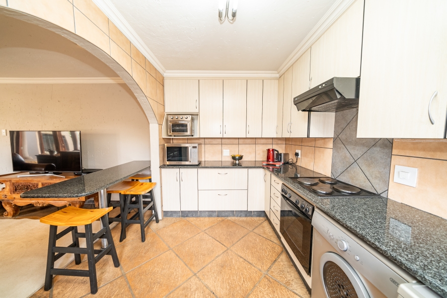 4 Bedroom Property for Sale in Sonneveld Gauteng