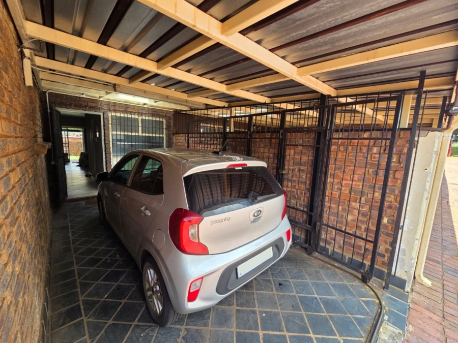 2 Bedroom Property for Sale in Sinoville Gauteng