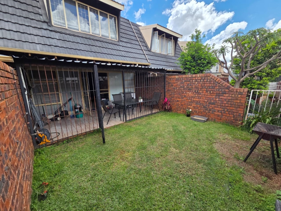 2 Bedroom Property for Sale in Sinoville Gauteng