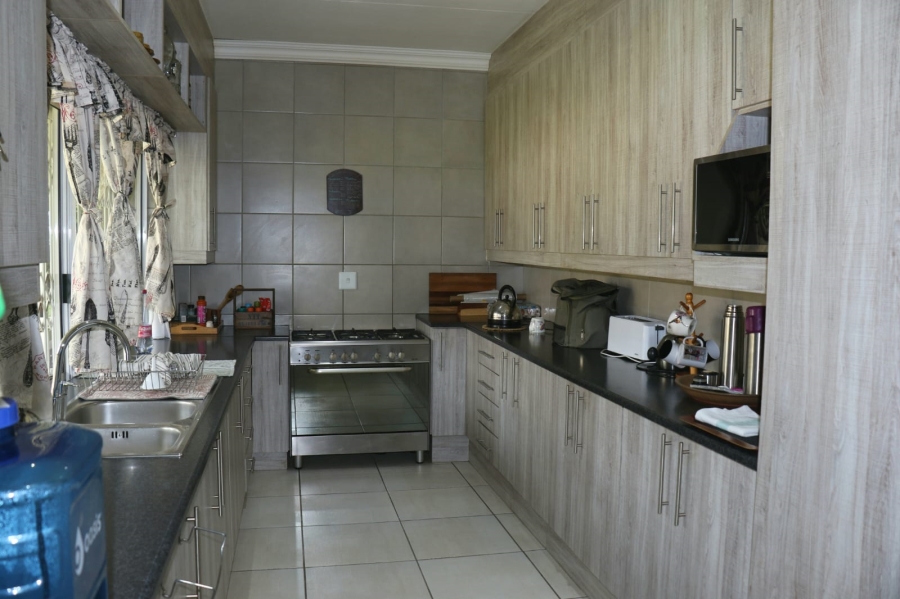 5 Bedroom Property for Sale in Rensburg Gauteng
