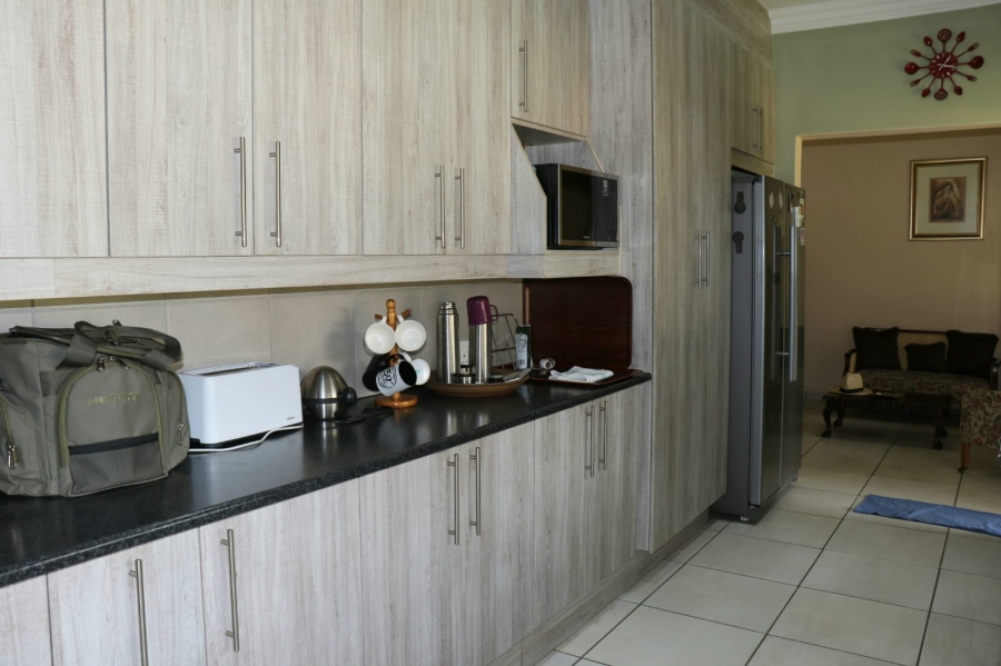 5 Bedroom Property for Sale in Rensburg Gauteng