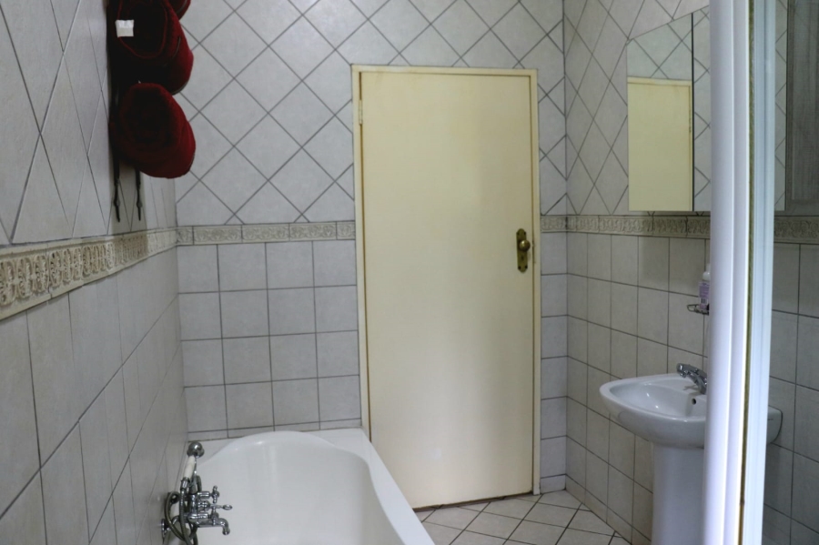 5 Bedroom Property for Sale in Rensburg Gauteng