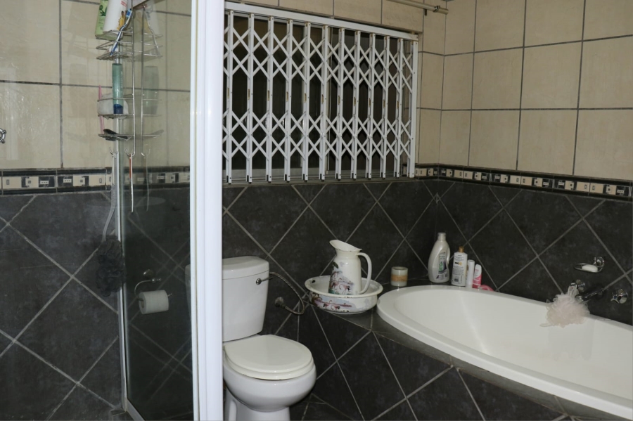 5 Bedroom Property for Sale in Rensburg Gauteng