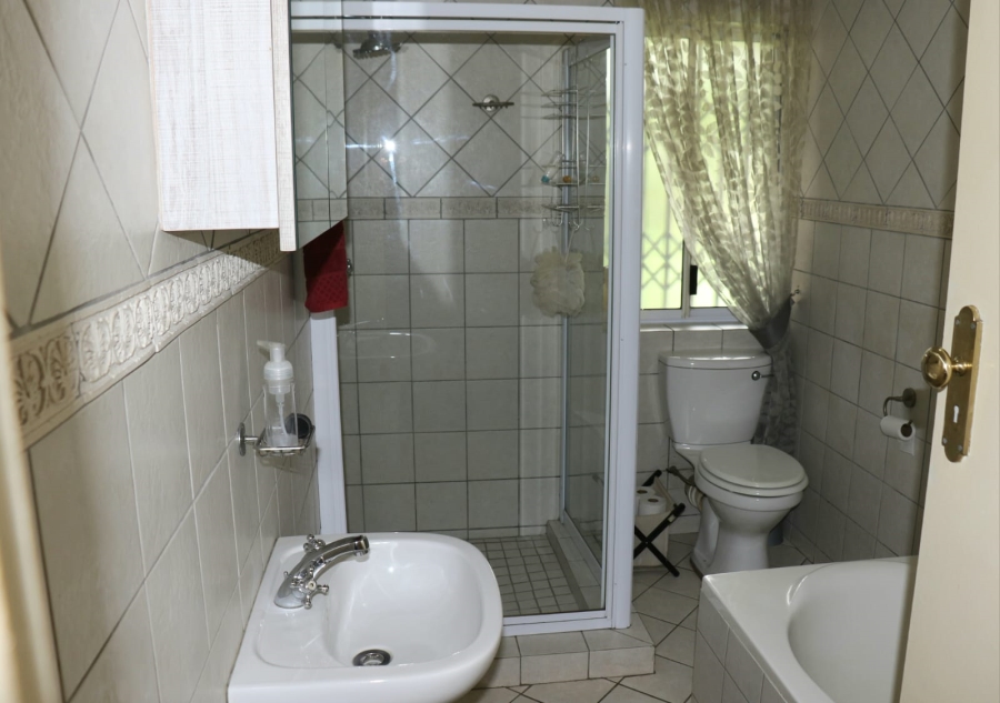 5 Bedroom Property for Sale in Rensburg Gauteng