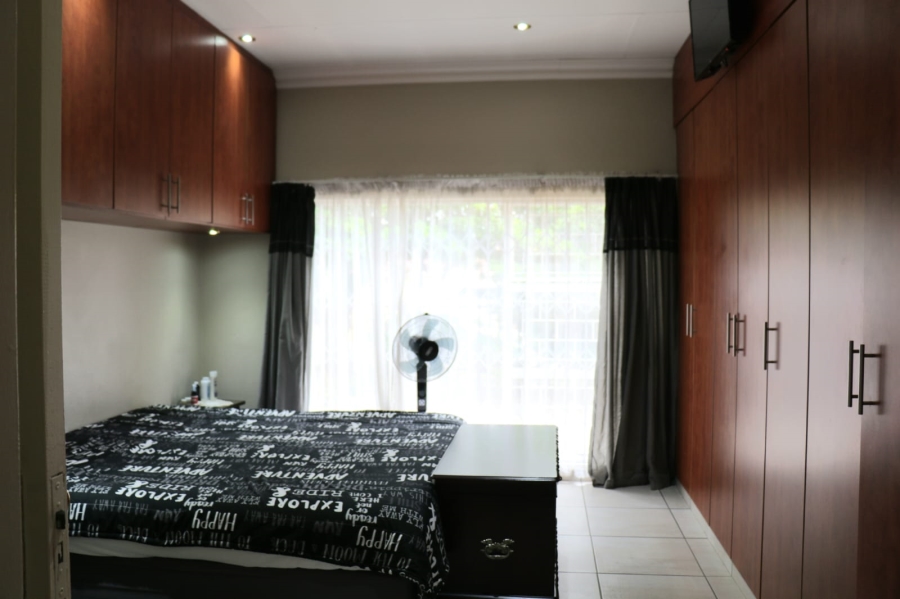 5 Bedroom Property for Sale in Rensburg Gauteng