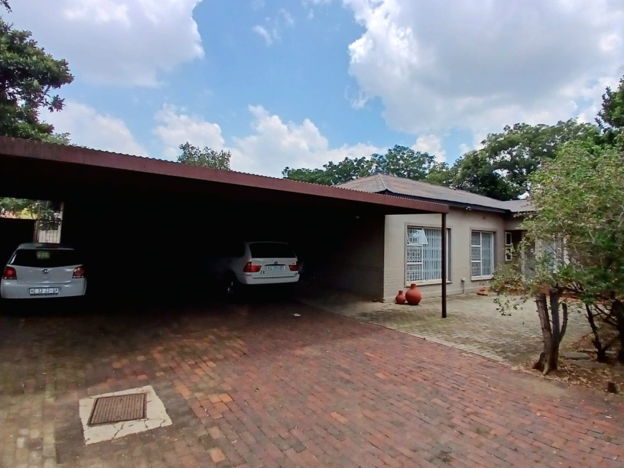 5 Bedroom Property for Sale in Rensburg Gauteng