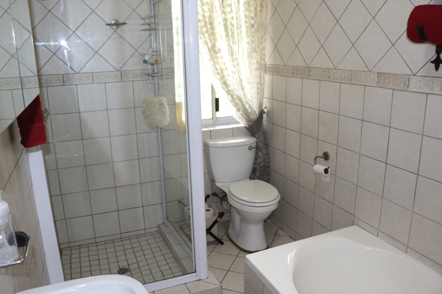 5 Bedroom Property for Sale in Rensburg Gauteng