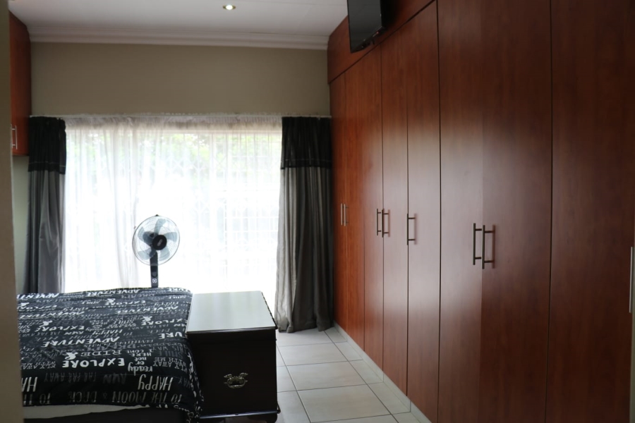 5 Bedroom Property for Sale in Rensburg Gauteng