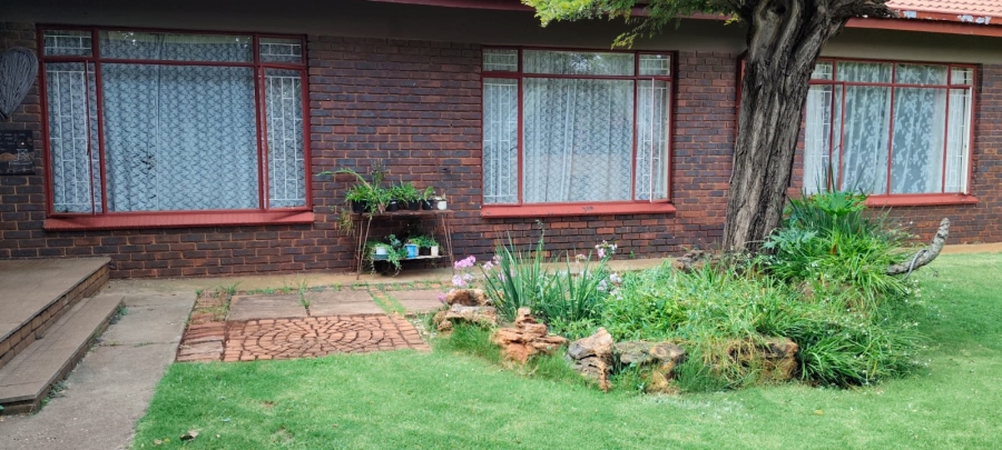 4 Bedroom Property for Sale in Carletonville Central Gauteng