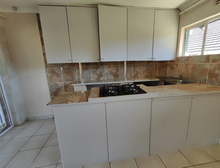 To Let 1 Bedroom Property for Rent in Glen Austin Gauteng