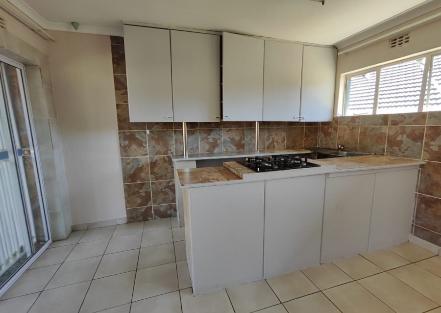 To Let 1 Bedroom Property for Rent in Glen Austin Gauteng