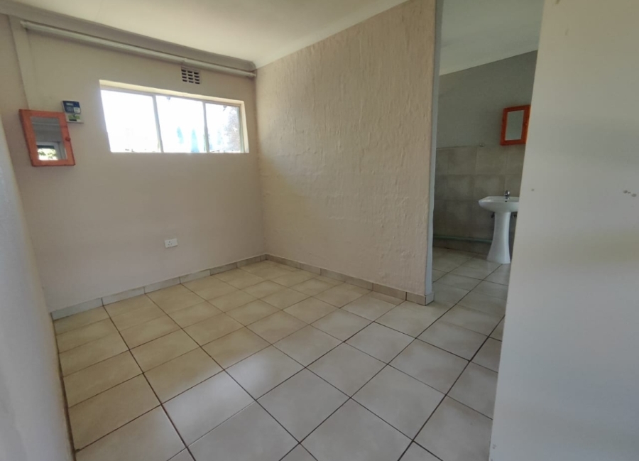 To Let 1 Bedroom Property for Rent in Glen Austin Gauteng