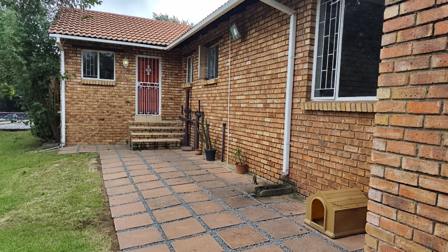 To Let 3 Bedroom Property for Rent in President Park Gauteng