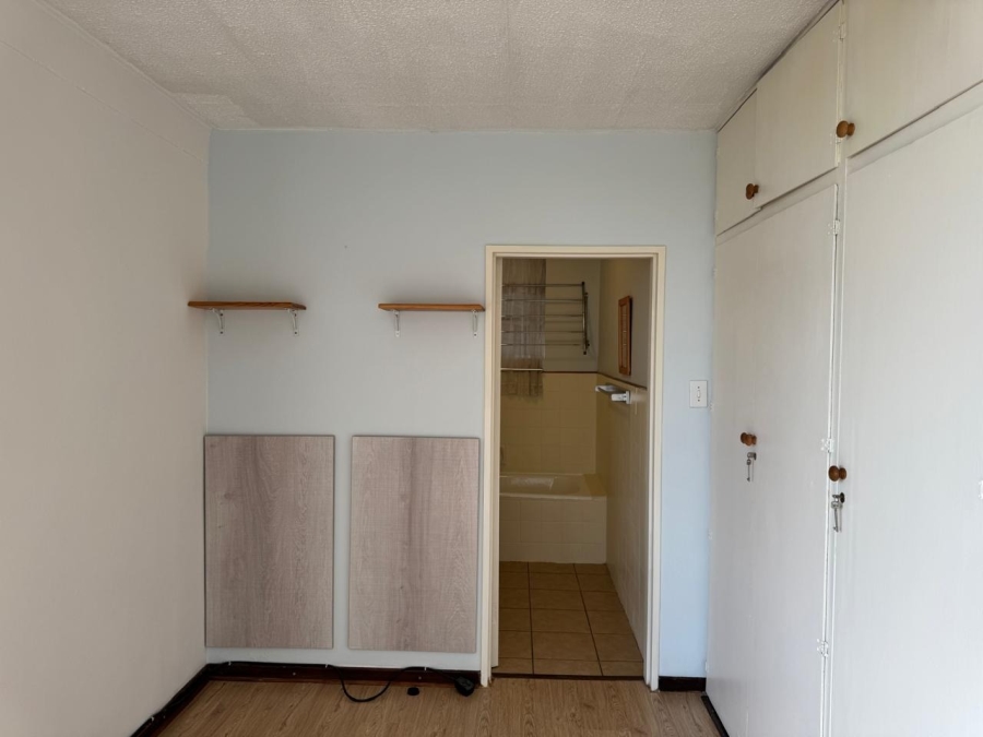 1 Bedroom Property for Sale in La Montagne Gauteng