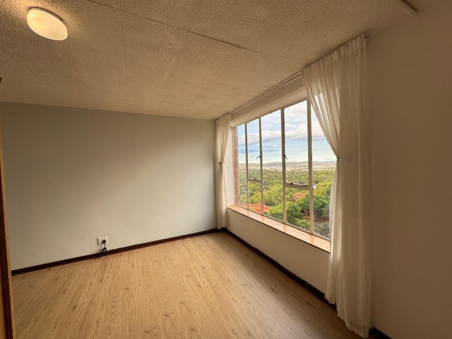 1 Bedroom Property for Sale in La Montagne Gauteng