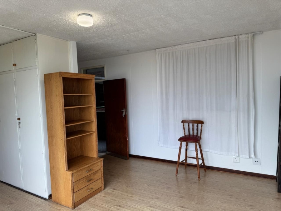 1 Bedroom Property for Sale in La Montagne Gauteng