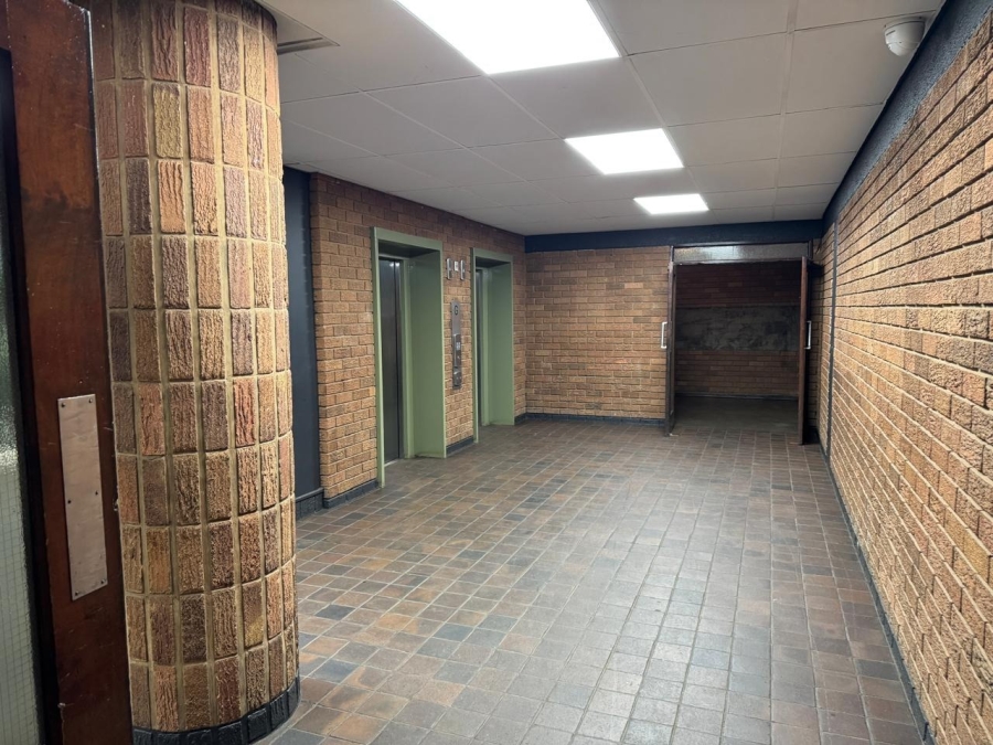 1 Bedroom Property for Sale in La Montagne Gauteng