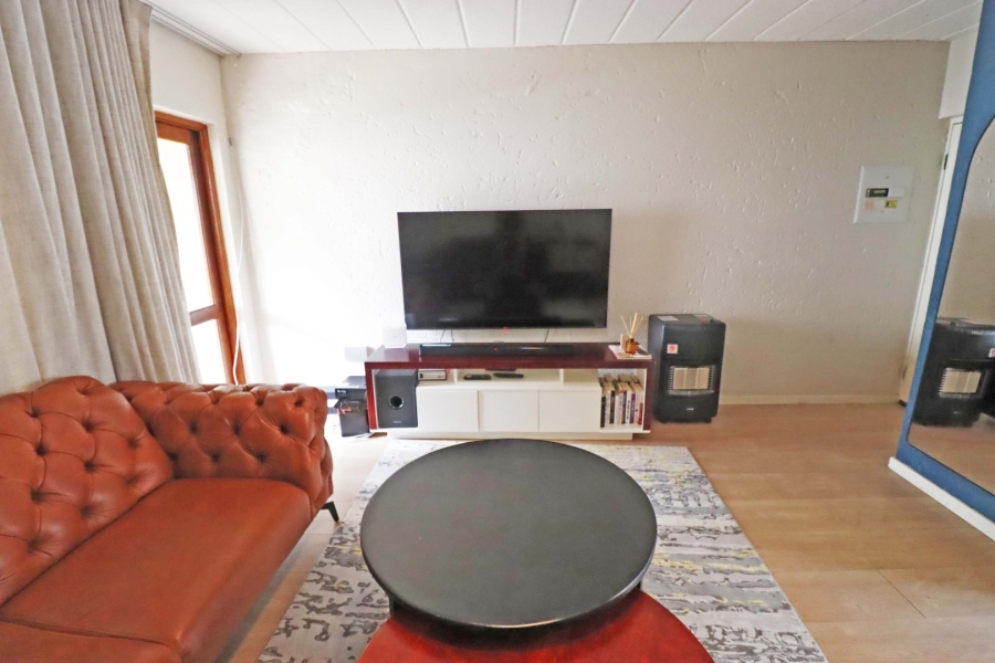 2 Bedroom Property for Sale in Bryanston Gauteng