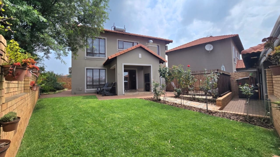 3 Bedroom Property for Sale in Monavoni Gauteng