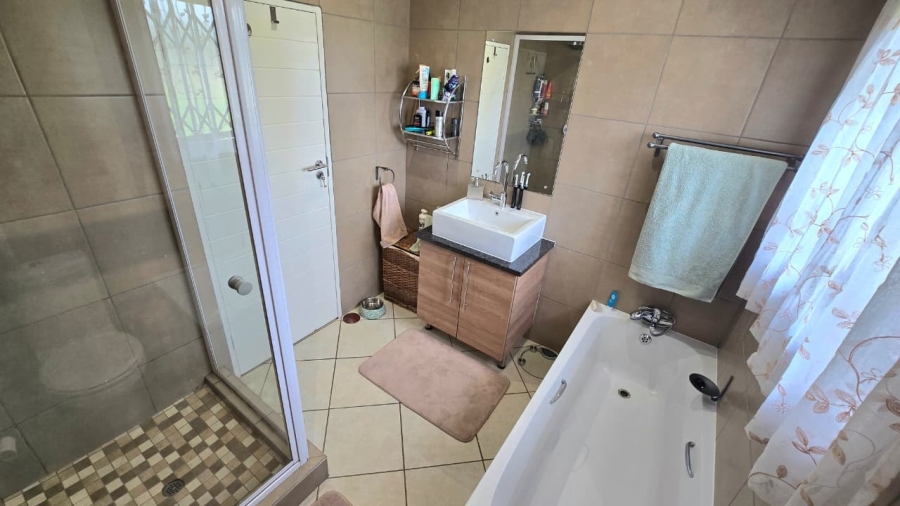 3 Bedroom Property for Sale in Monavoni Gauteng