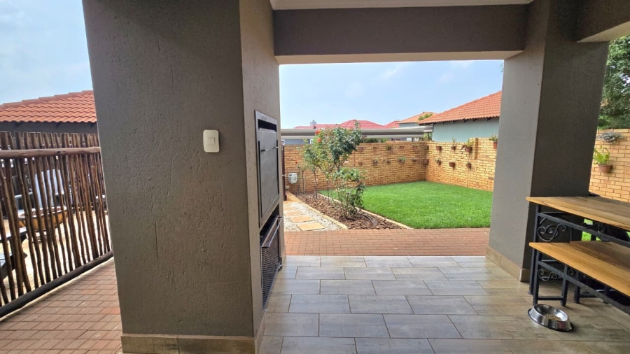 3 Bedroom Property for Sale in Monavoni Gauteng