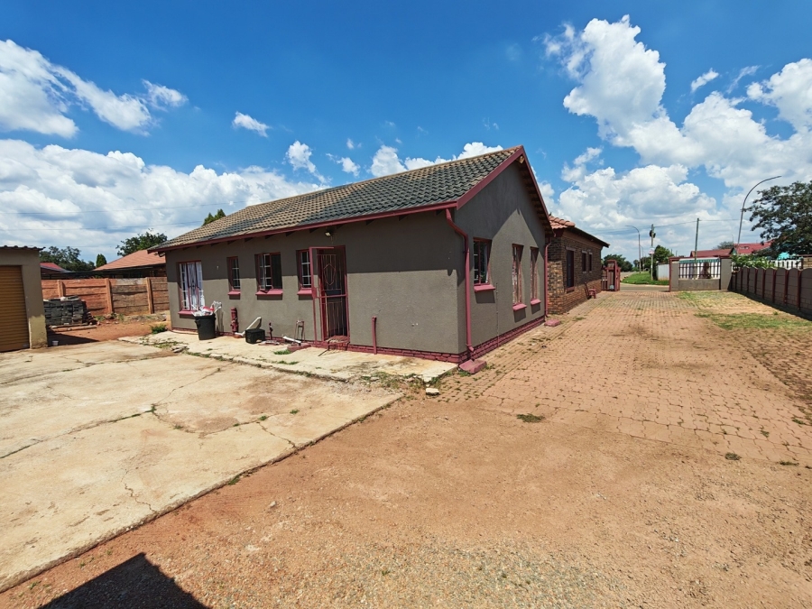 To Let 3 Bedroom Property for Rent in Palm Ridge Gauteng