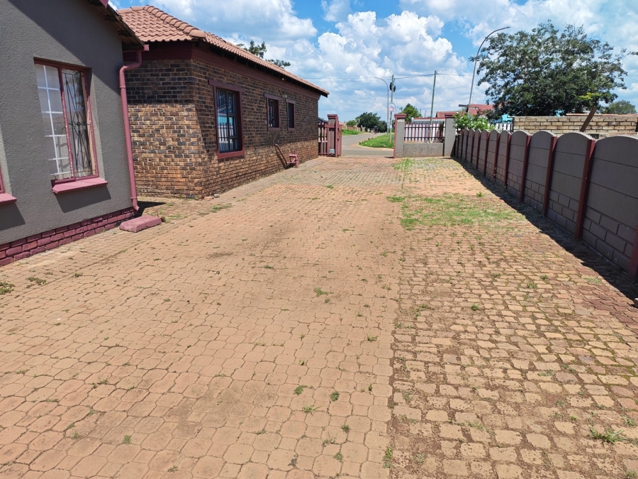 To Let 3 Bedroom Property for Rent in Palm Ridge Gauteng