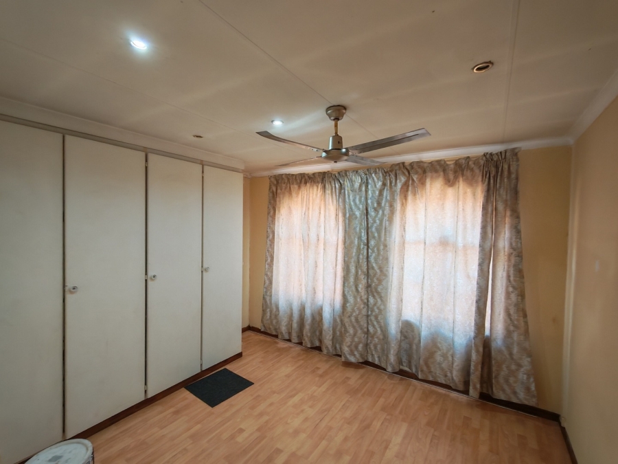 To Let 3 Bedroom Property for Rent in Palm Ridge Gauteng