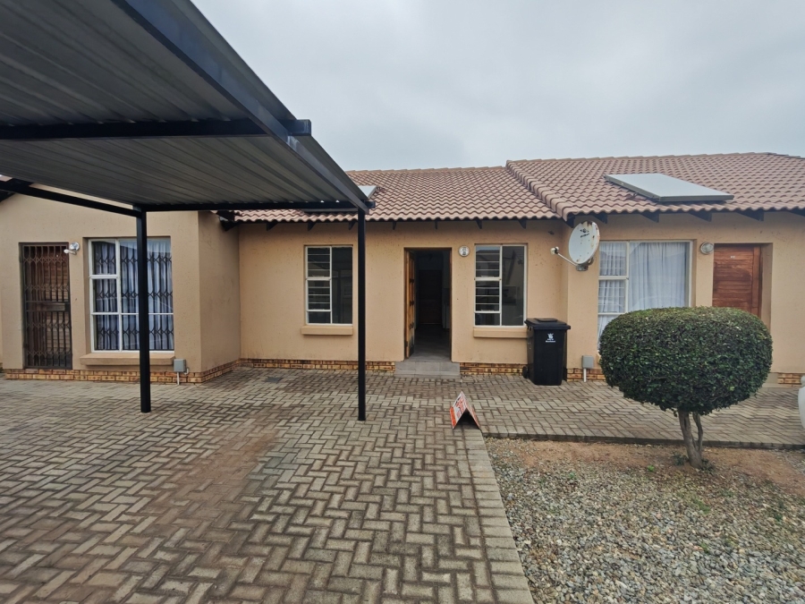 2 Bedroom Property for Sale in Albertsdal Gauteng