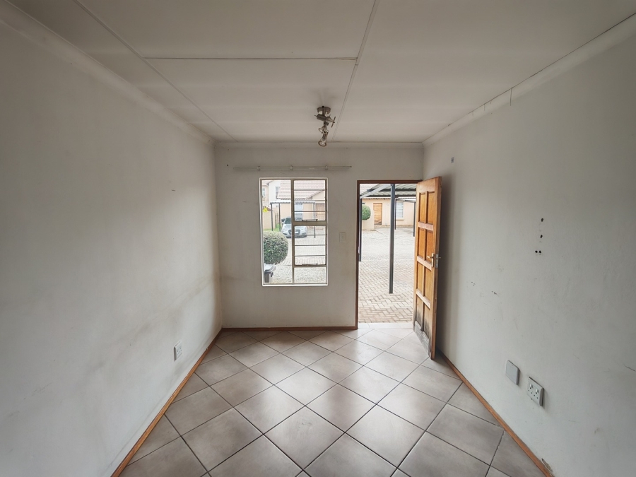 2 Bedroom Property for Sale in Albertsdal Gauteng