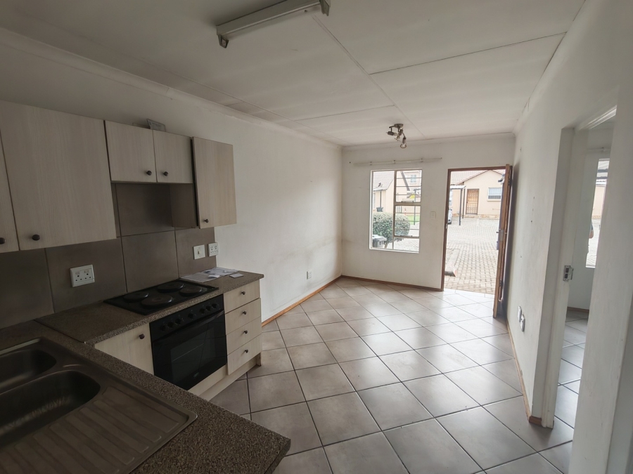 2 Bedroom Property for Sale in Albertsdal Gauteng