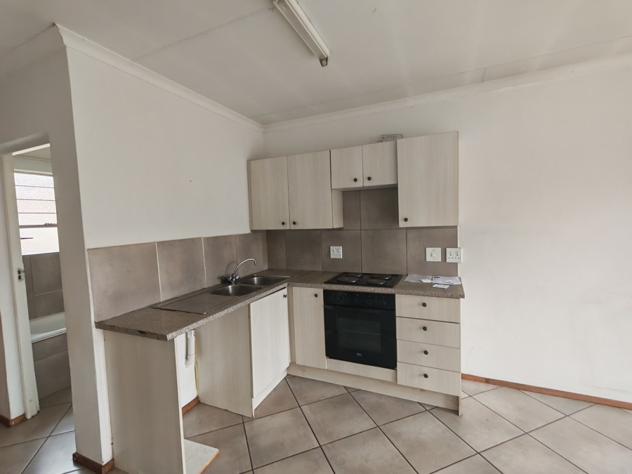 2 Bedroom Property for Sale in Albertsdal Gauteng
