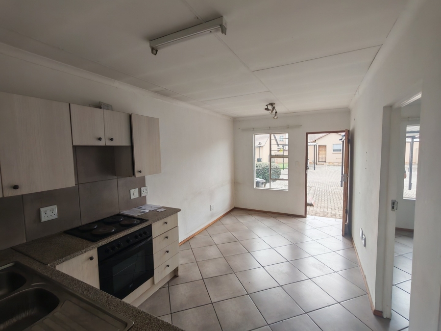 2 Bedroom Property for Sale in Albertsdal Gauteng