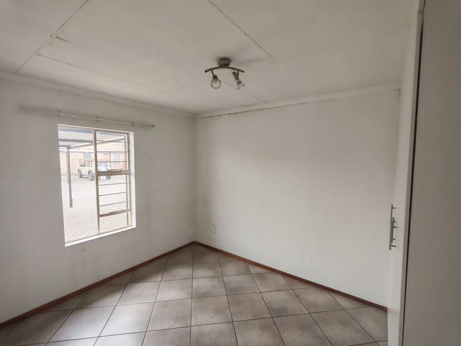 2 Bedroom Property for Sale in Albertsdal Gauteng