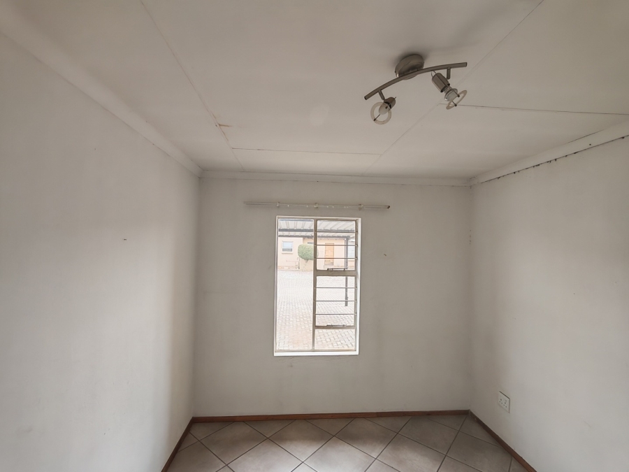 2 Bedroom Property for Sale in Albertsdal Gauteng