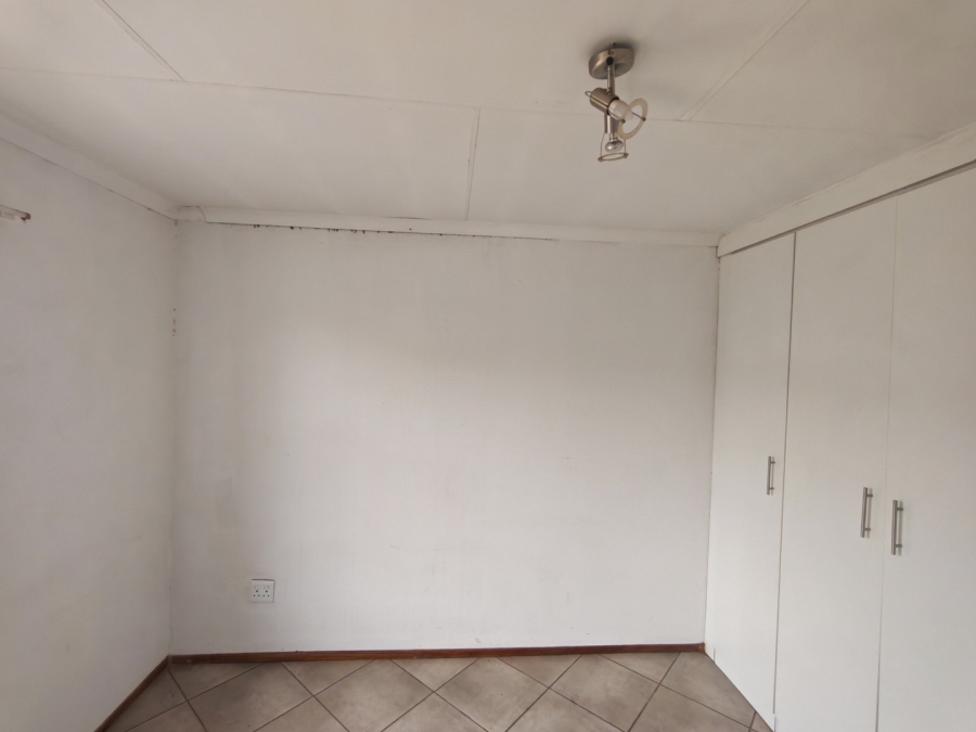 2 Bedroom Property for Sale in Albertsdal Gauteng