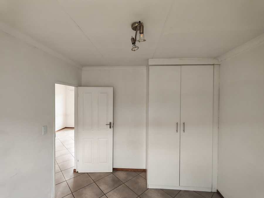 2 Bedroom Property for Sale in Albertsdal Gauteng