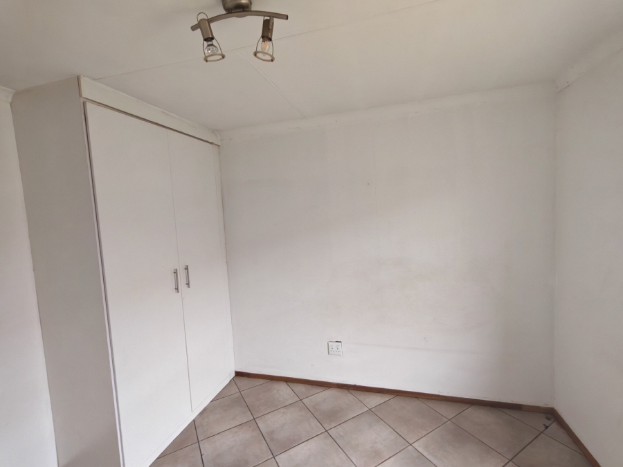 2 Bedroom Property for Sale in Albertsdal Gauteng