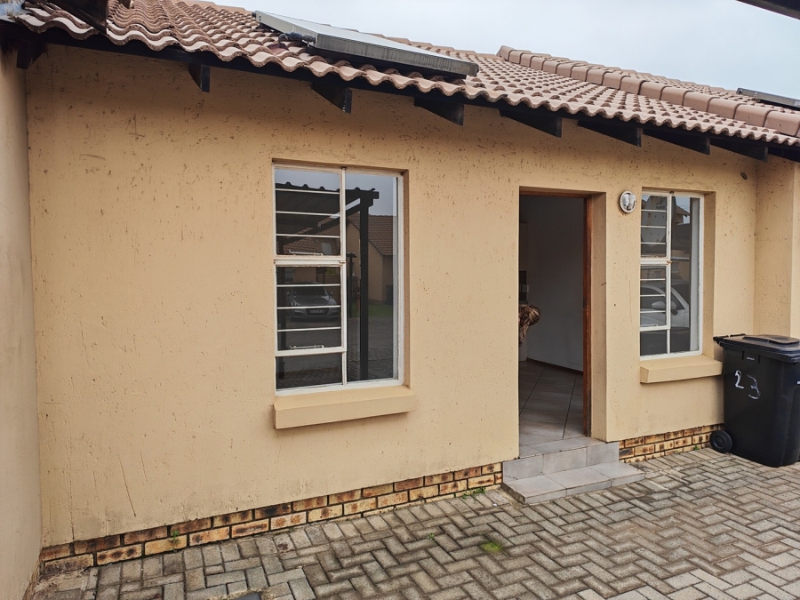2 Bedroom Property for Sale in Albertsdal Gauteng