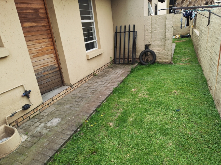 2 Bedroom Property for Sale in Albertsdal Gauteng