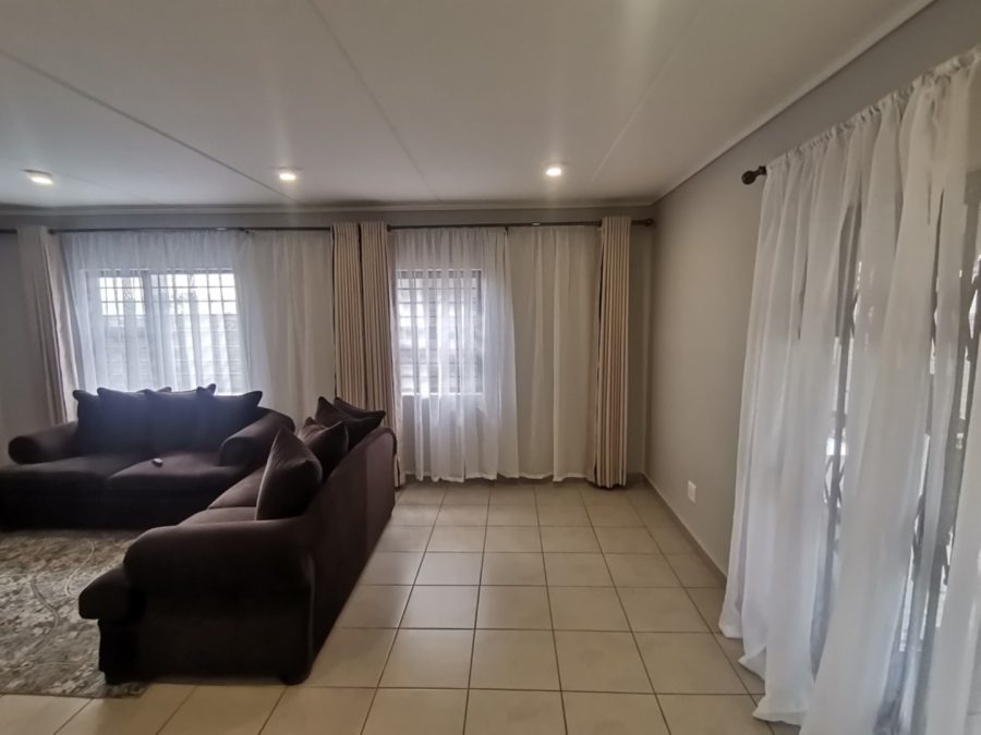 To Let 4 Bedroom Property for Rent in Albertsdal Gauteng