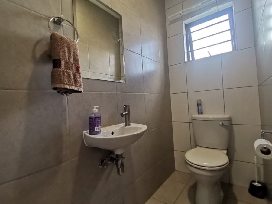 To Let 4 Bedroom Property for Rent in Albertsdal Gauteng