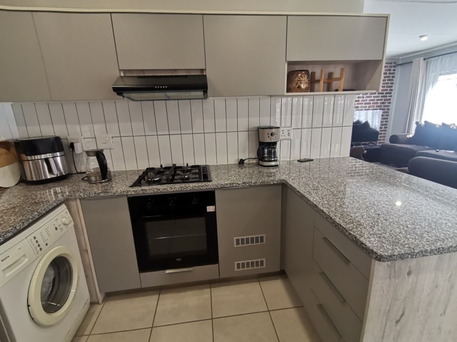 To Let 4 Bedroom Property for Rent in Albertsdal Gauteng